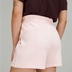 NWOT Lululemon Strawberry Milkshake Softstreme HR Short Size 6